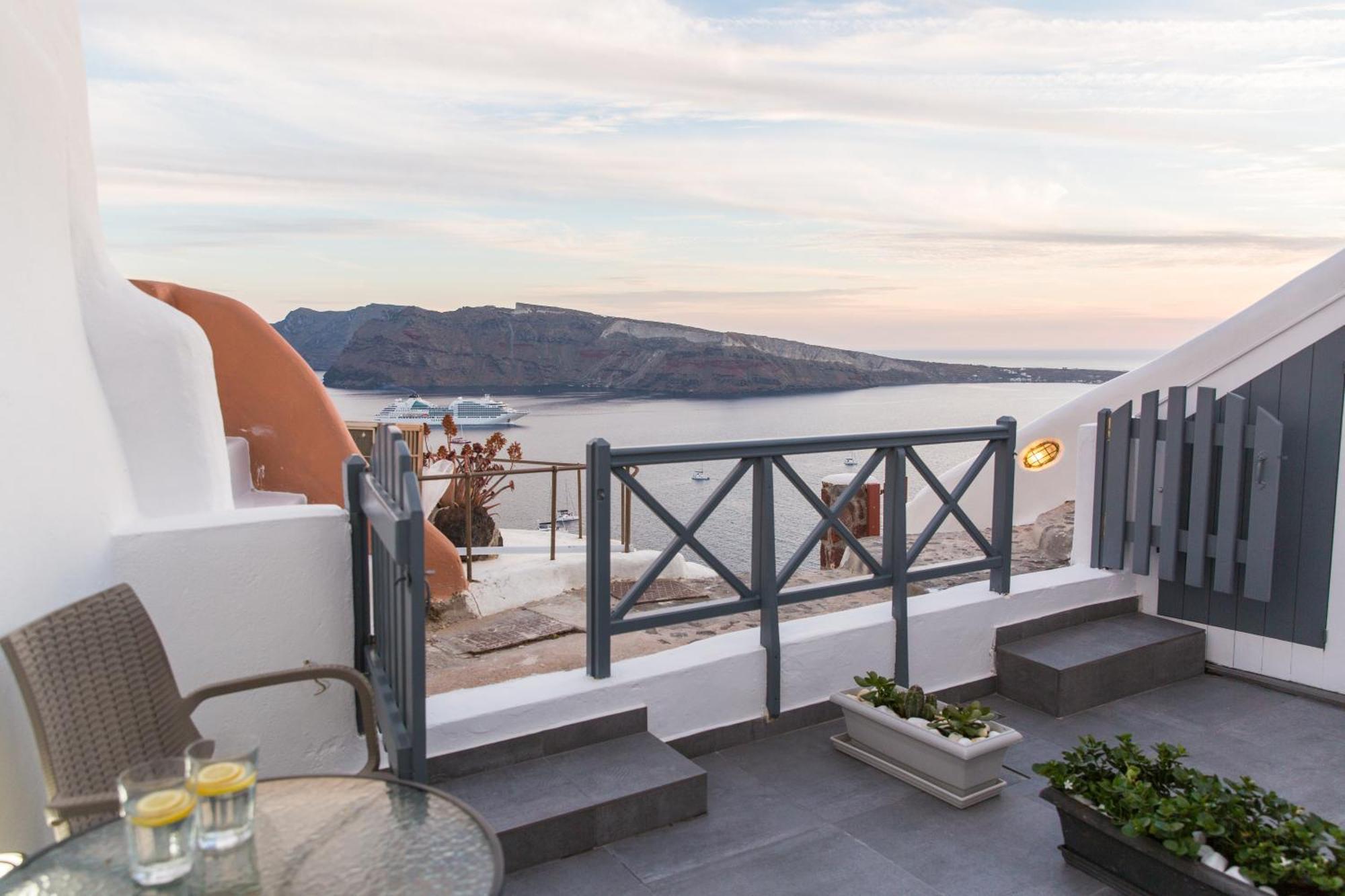 White Side Suites Ia Exterior foto